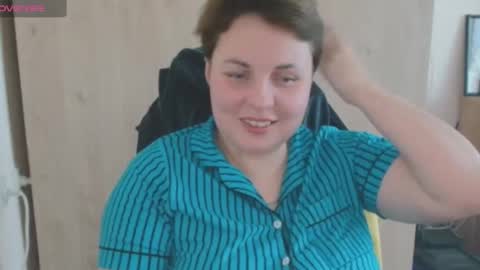Snapshot of mari_77777 chatting on October 12, 9:24 am Mari online show from October 12, 9:24 am