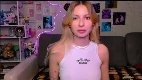Snapshot of maria_hunt chatting on December 7, 5:54 am Maria online show from December 7, 5:54 am