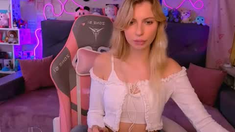 Snapshot of maria_hunt chatting on October 16, 6:35 am Maria online show from October 16, 6:35 am