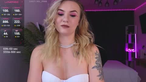 Snapshot of maria_shy_lii chatting on October 18, 4:00 pm maria_shy_lii online show from October 18, 4:00 pm