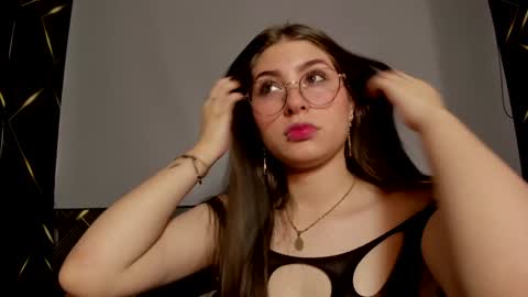 Snapshot of mariam_scott18 chatting on February 4, 1:45 am Mariam online show from February 4, 1:45 am
