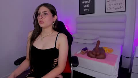 Snapshot of mariam_scott18 chatting on January 22, 1:31 am Mariam online show from January 22, 1:31 am