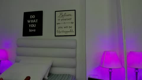 Snapshot of mariam_scott18 chatting on March 1, 11:17 am Mariam online show from March 1, 11:17 am