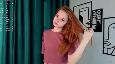 Snapshot of mariamcreedon chatting on September 17, 1:31 am My name is Molly this is my first day online show from September 17, 1:31 am