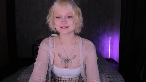 Snapshot of mariamilkis chatting on October 10, 1:44 am Maria online show from October 10, 1:44 am