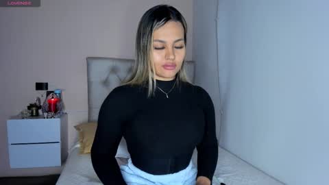 Mariana Roe online show from November 29, 1:46 am