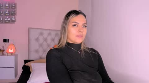 Mariana Roe online show from February 19, 2:55 am