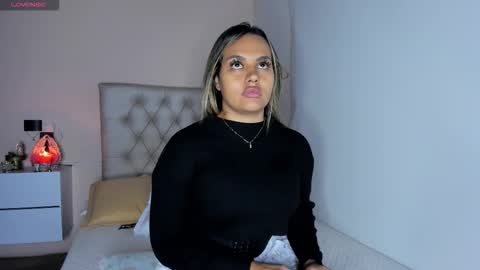 Mariana Roe online show from November 21, 3:15 am