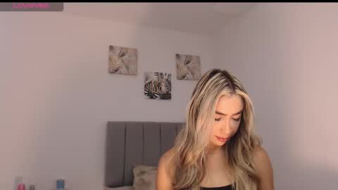 Mariana online show from March 15, 5:16 pm