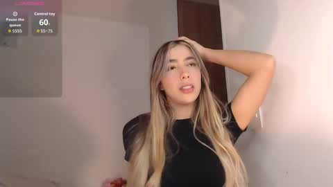 Snapshot of mariana_es chatting on October 21, 10:46 pm Mariana online show from October 21, 10:46 pm