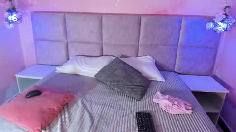 marianasteele  online show from December 22, 11:33 pm