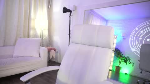 Snapshot of marianova chatting on March 11, 8:41 am Maria online show from March 11, 8:41 am