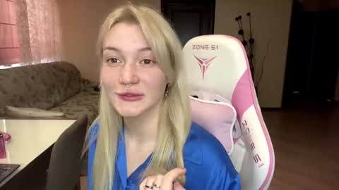 Hey Im Ash  I think together we can hit first 10 thumbs up online show from March 6, 10:36 am