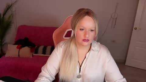 Snapshot of mariemlui chatting on October 11, 11:15 am mariemlui online show from October 11, 11:15 am