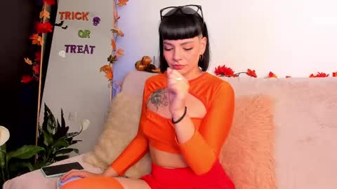 Snapshot of mariham_ chatting on October 8, 1:50 pm Amelie online show from October 8, 1:50 pm