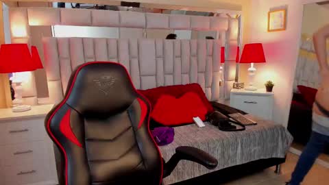 Snapshot of mariiahneedles chatting on February 14, 1:13 am mariiahneedles online show from February 14, 1:13 am