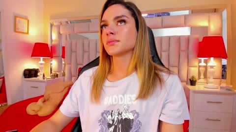 Snapshot of mariiahneedles chatting on January 4, 1:31 am mariiahneedles online show from January 4, 1:31 am