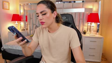 Snapshot of mariiahneedles chatting on December 21, 12:53 am mariiahneedles online show from December 21, 12:53 am