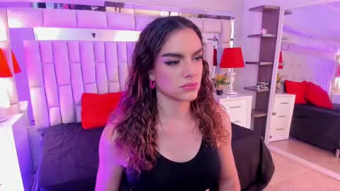 Snapshot of mariiahneedles chatting on October 1, 9:24 pm mariiahneedles online show from October 1, 9:24 pm
