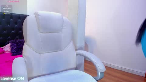 Marilyn online show from December 2, 11:52 am