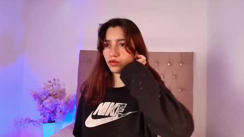 Snapshot of marinette_lux chatting on October 6, 12:34 pm marinette online show from October 6, 12:34 pm