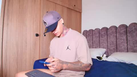 Sebastian online show from November 12, 8:16 am