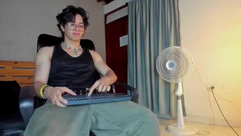 Snapshot of markuss___ chatting on October 16, 3:06 am markuss___ online show from October 16, 3:06 am