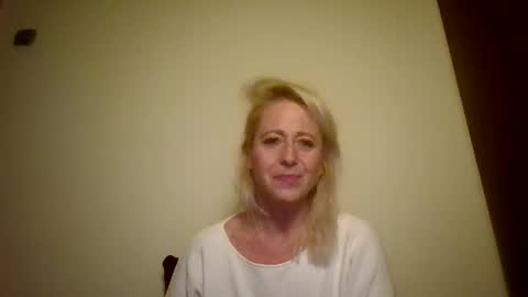 Snapshot of marrygorund chatting on October 16, 3:28 am MaryGoRound online show from October 16, 3:28 am