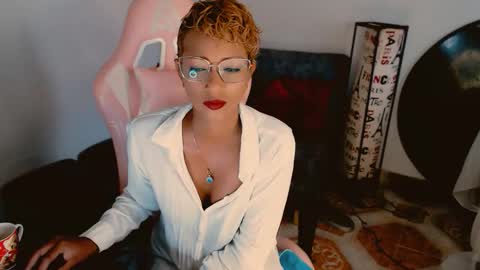 Snapshot of marryme00 chatting on October 1, 2:49 pm May online show from October 1, 2:49 pm