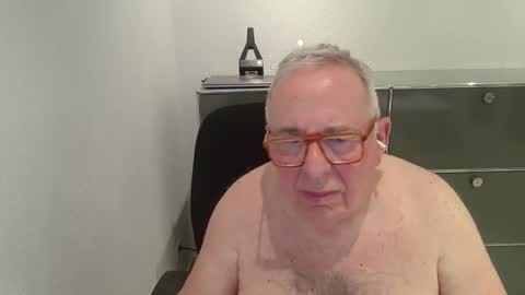 martin_1947 online show from October 20, 8:58 pm
