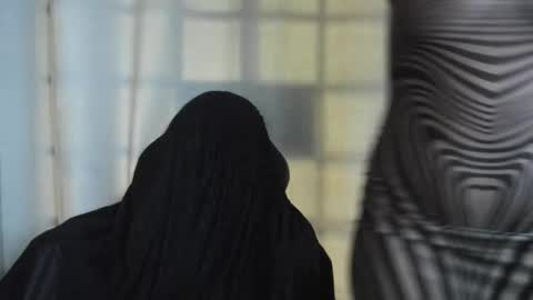 Laura online show from March 3, 8:00 pm