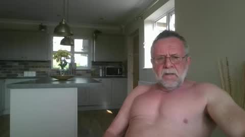 martinrgbxxxx online show from April 26, 9:40 am