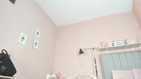 Snapshot of mary_cute9 chatting on September 25, 1:29 pm mary_cute9 online show from September 25, 1:29 pm