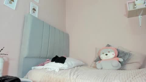 Snapshot of mary_cute9 chatting on October 8, 12:33 pm mary_cute9 online show from October 8, 12:33 pm