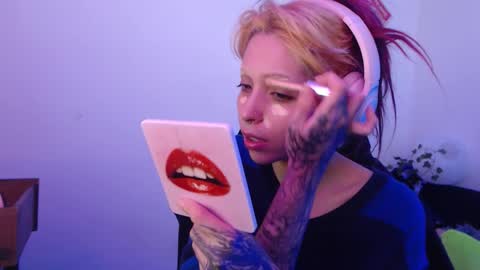                      100   online show from December 5, 8:06 pm