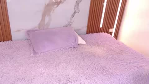 Hi guys im Mary  online show from September 9, 12:38 pm