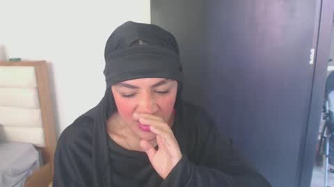 Snapshot of maryam_arabicmilk chatting on December 23, 3:22 pm maryam_arabicmilk online show from December 23, 3:22 pm