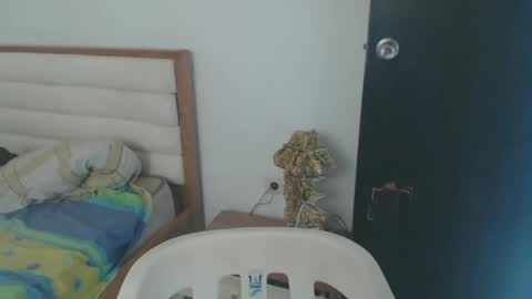 Snapshot of maryam_arabicmilk chatting on February 21, 8:27 pm maryam_arabicmilk online show from February 21, 8:27 pm
