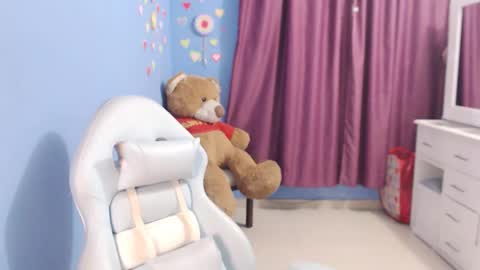 Snapshot of maryline_w chatting on March 8, 5:17 am maryline online show from March 8, 5:17 am
