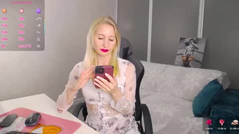 Snapshot of marysantamonika chatting on September 21, 6:45 pm Mary online show from September 21, 6:45 pm