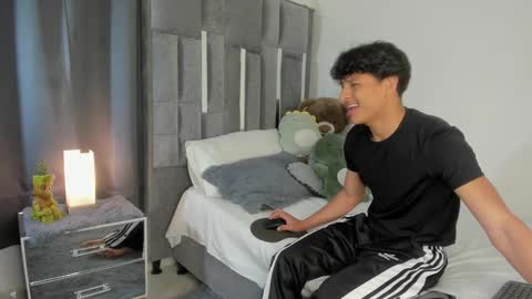 Snapshot of mash_angelo chatting on October 12, 5:15 pm mash_angelo online show from October 12, 5:15 pm