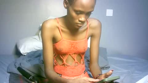 maskgang001 online show from October 22, 2:37 am