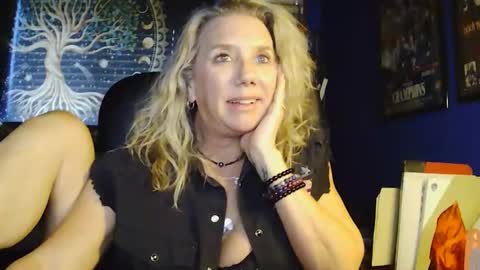 TitsnToes online show from February 1, 11:35 pm