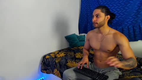 Snapshot of massatgeserotics chatting on January 10, 12:27 am I Am Odin online show from January 10, 12:27 am