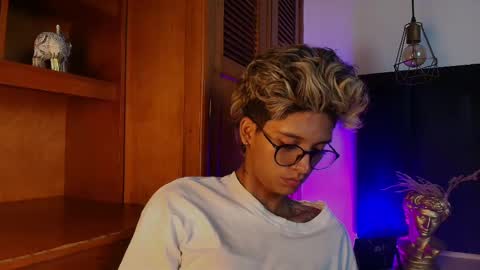   online show from September 18, 5:33 am