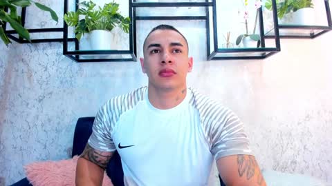 Snapshot of massimocontie_ chatting on February 1, 12:47 pm Massimo Contie online show from February 1, 12:47 pm