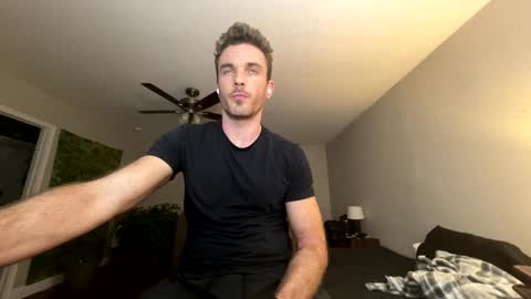 Snapshot of master_louie chatting on December 25, 2:46 am muskyjockdick online show from December 25, 2:46 am