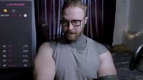 Snapshot of master_oil chatting on February 5, 9:04 am Huge Alex online show from February 5, 9:04 am