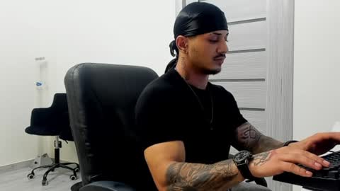 Snapshot of masterchris12 chatting on December 3, 8:55 pm masterchris12 online show from December 3, 8:55 pm