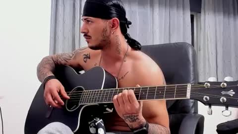 Snapshot of masterchris12 chatting on December 27, 3:42 am masterchris12 online show from December 27, 3:42 am